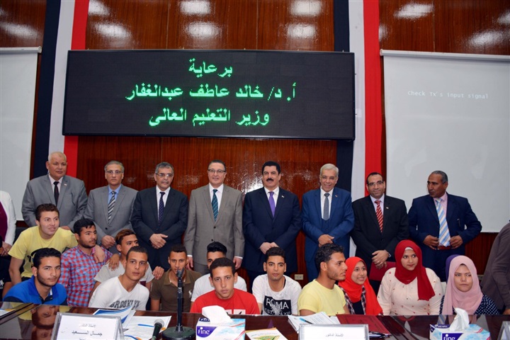 تكريم طلاب المرحلة الثانية من مبادرة صنايعية مصر بجامعة بنها 