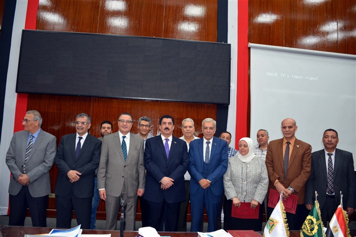 تكريم طلاب المرحلة الثانية من مبادرة صنايعية مصر بجامعة بنها 