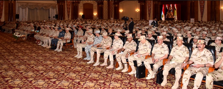 وزير الدفاع يلتقى عدداً من دارسى المعاهد التعليمية بالقوات المسلحة