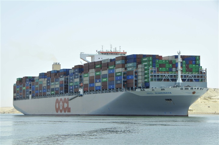 مميش: قناة السويس تسجل ثاني أعلى رقم قياسي في الحمولات اليومية بعبور 68 سفينة اليوم الأربعاء