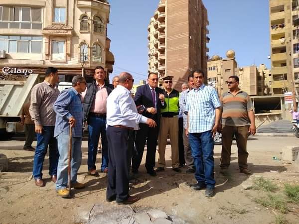 محافظ الشرقية يقود حملة مكبرة لفتح شارع بمدينة الزقازيق أمام حركة السيارات وعبور المواطنين 
