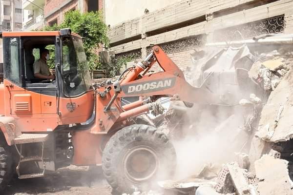 محافظ الشرقية يقود حملة مكبرة لفتح شارع بمدينة الزقازيق أمام حركة السيارات وعبور المواطنين 