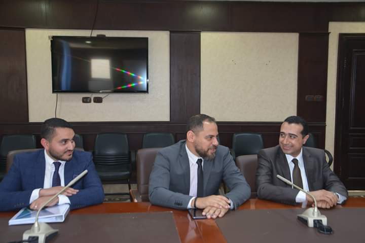 محافظ البحر الأحمر يلتقى ممثلى شركة كارفور بمدينة الغردقة 