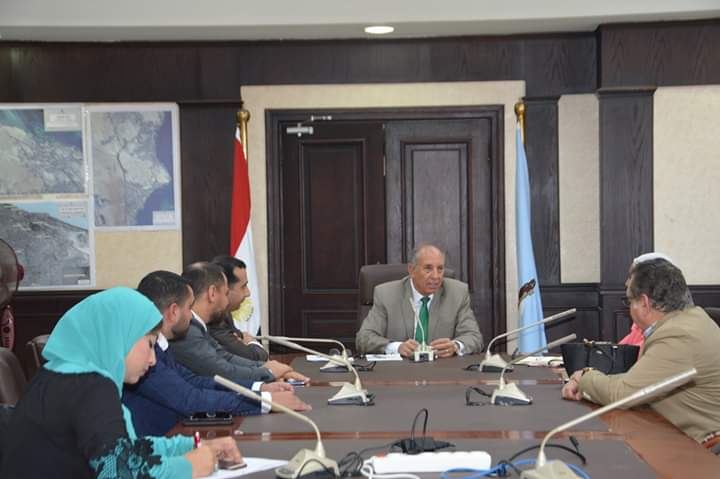 محافظ البحر الأحمر يلتقى ممثلى شركة كارفور بمدينة الغردقة 