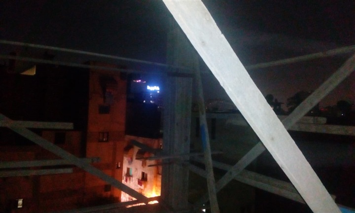 إزالة شدة خشبية مخالفة خلف مستشفي الشرطة بالعجوزة