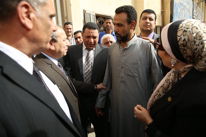 بالصور...محافظ كفر الشيخ يستمع للمواطنين بمستشفى مطوبس المركزي