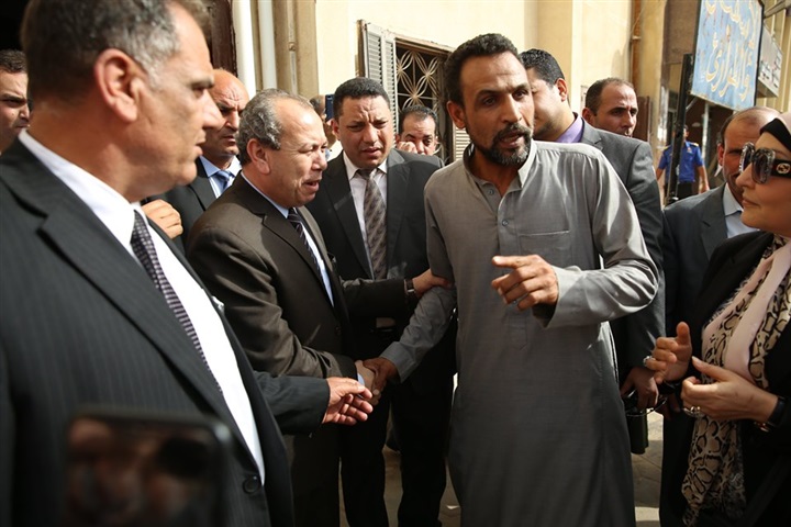 بالصور...محافظ كفر الشيخ يستمع للمواطنين بمستشفى مطوبس المركزي