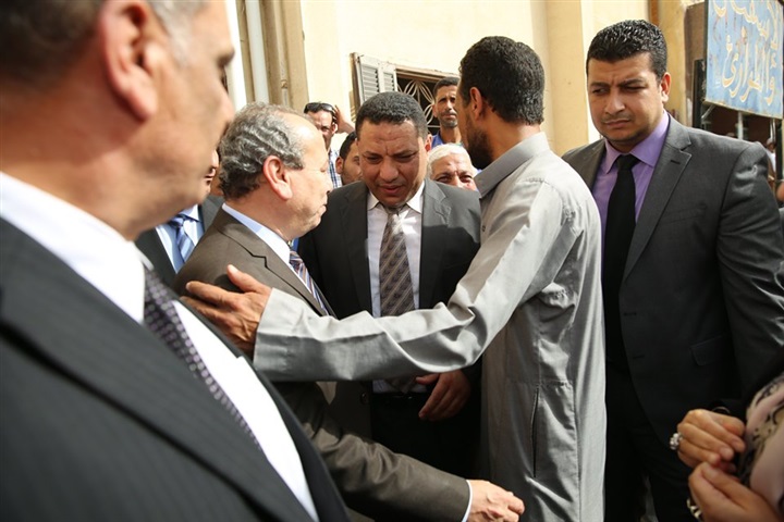 بالصور...محافظ كفر الشيخ يستمع للمواطنين بمستشفى مطوبس المركزي