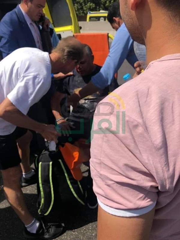 بالصور.. انفجار يستهدف حافلة سياحية عند نزلة الطريق الصحراوي