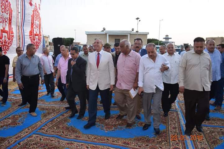 محافظ البحر الأحمر يشارك العاملين بالشركة العامة للبترول إفطارهم الجماعي محافظ البحر الأحمر يشارك العاملين بالشركة العامة للبترول إفطارهم الجماعي