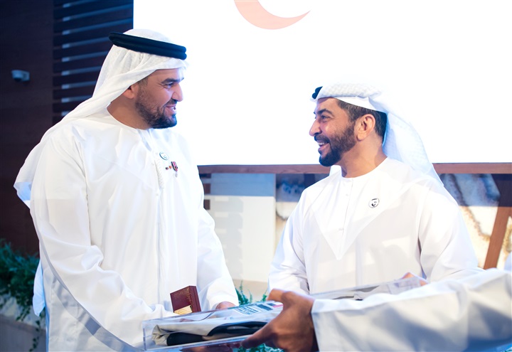 منح حسين الجسمي لقب "السفير المفوّض فوق العادة" للعمل الإنساني لدى هيئة الهلال الأحمر الإماراتي