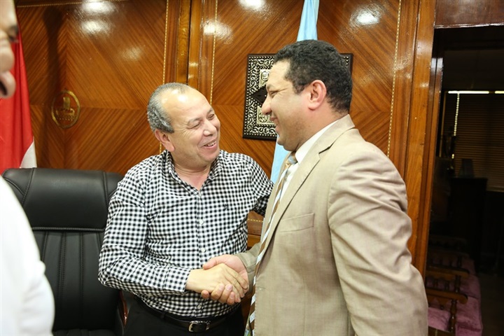 بالصور.. صحة كفر الشيخ تزيل مخالفات مستشفى مطوبس