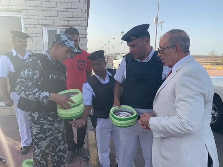 "محافظ البحر الأحمر" يتفقد وجبات رمضان لأفراد الأمن بكمين الاحياء