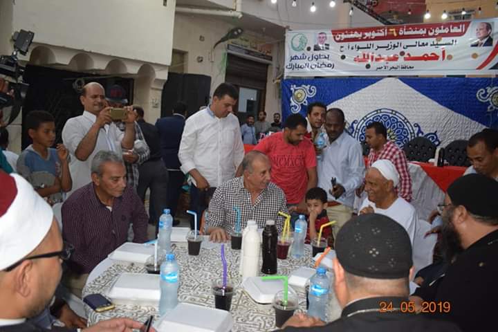 محافظ البحر الأحمر يشارك المواطنين بالغردقة افطارهم الجماعي 