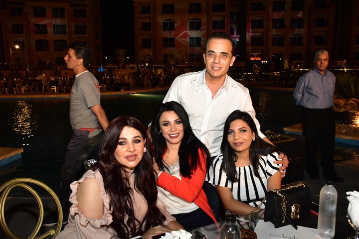 بالصور.. وائل جسار ومحمد عدوية يشعلان خيمة "ستون ريزيدنس" بحضور نجوم الفن والمشاهير بالصور.. وائل جسار ومحمد عدوية يشعلان خيمة "ستون ريزيدنس" بحضور نجوم الفن والمشاهير