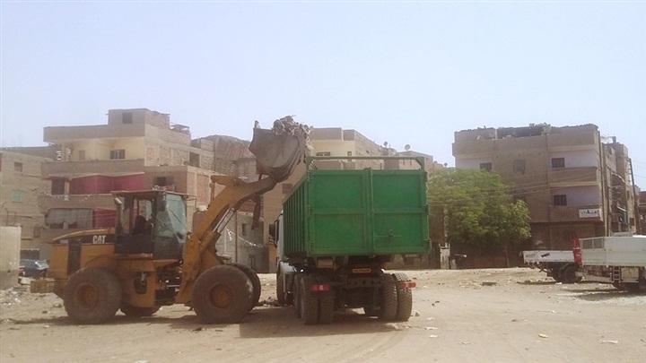 إزالة 70 طن من الأتربة في حملة استهدفت الترعة الضمرانية بنجع حمادي 