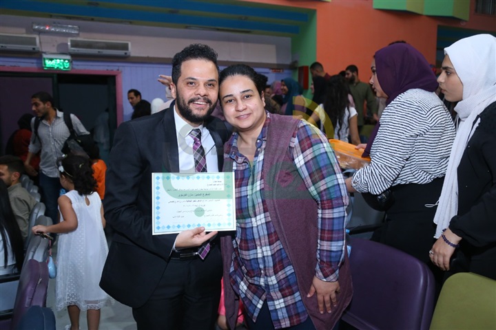 بالصور.. جامعه حلوان تكرم مازن الغرباوي لإخراجه تاجر البندقية بالصور.. جامعه حلوان تكرم مازن الغرباوي لإخراجه تاجر البندقية