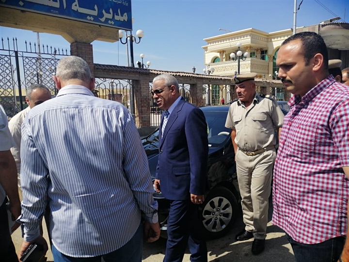 بالصور.. مدير أمن كفر الشيخ يتفقد الخدمات التأمينية للقوافل التعليمية لطلاب الثانوية العامة 
