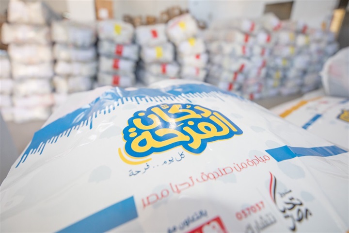 صندوق تحيا مصر يوزع 20 ألف قطعة ملابس جديدة على الأسر الأكثر احتياجًا