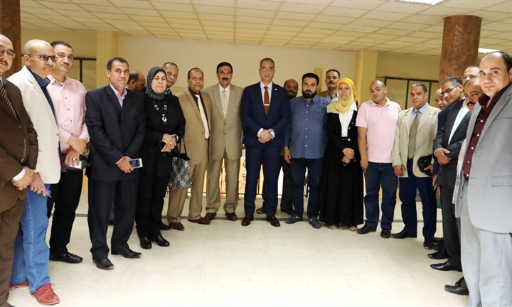 الأنصاري: يؤكد على أهمية دعم العامل وتنمية قدارته المهارية 