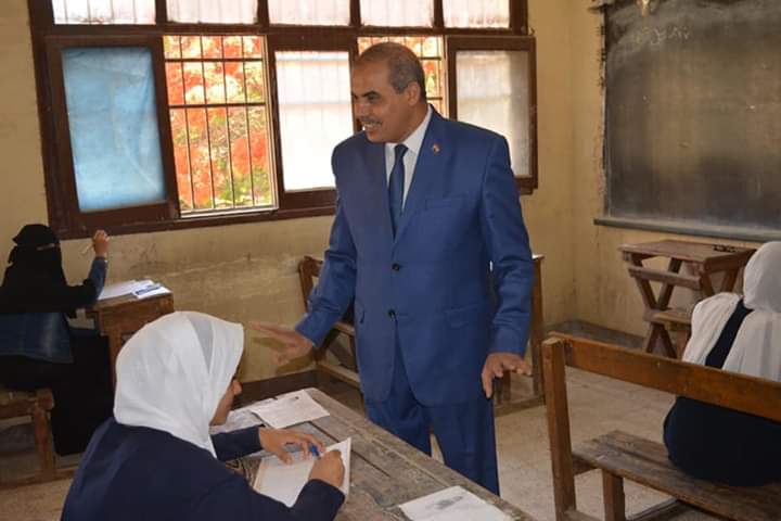 رئيس جامعة الأزهر يتفقد لجنة امتحانات الشهادة الثانوية الأزهرية بمعهد البساتين