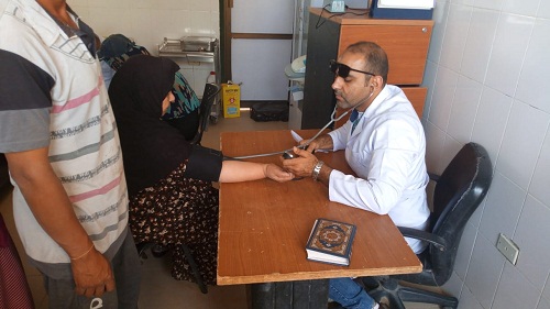 قافلة طبية للكشف بالمجان على أهالى قرى مركز الفرافرة بالوادى الجديد