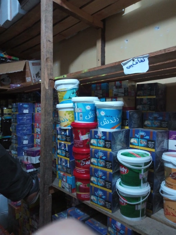 ضبط محل لعرض وبيع معسل وزيوت شيشة إلكترونية مجهولة المصدر بالأسكندرية