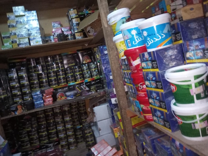 ضبط محل لعرض وبيع معسل وزيوت شيشة إلكترونية مجهولة المصدر بالأسكندرية