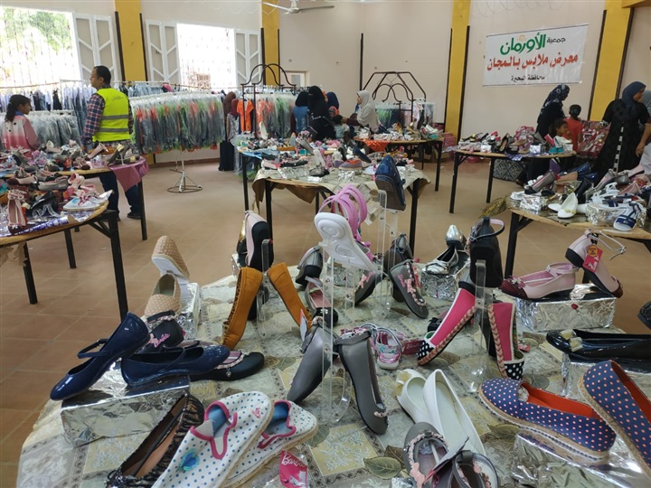 بالصور.. الأورمان تنظم معرضًا لتوزيع أحذية جديدة مجانًا في قرى مركز أبو المطامير