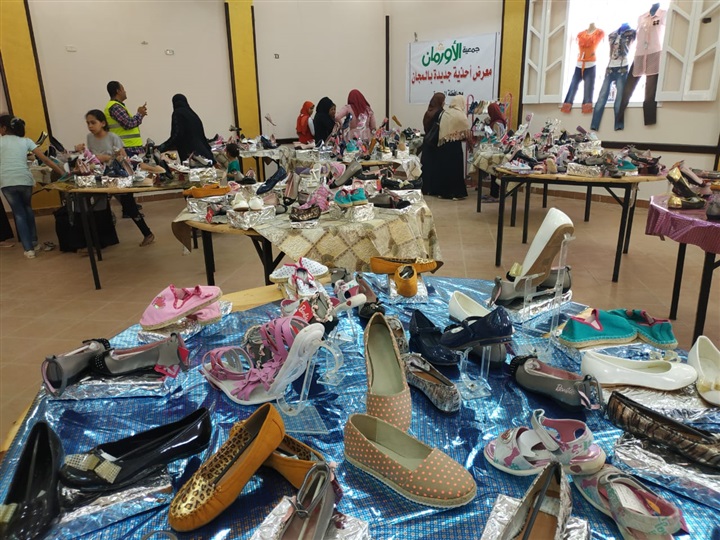 بالصور.. الأورمان تنظم معرضًا لتوزيع أحذية جديدة مجانًا في قرى مركز أبو المطامير