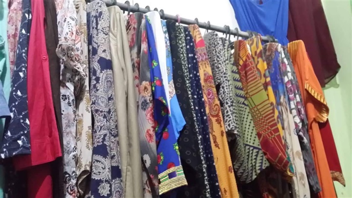 بالصور.. 2000 قطعة ملابس في المعرض الخيري لجمعية المزدلفة بييلا