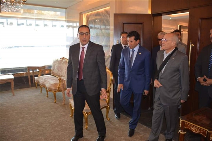 رئيس الوزراء يطمئن على تشطيبات تطوير استاد القاهرة استعدادًا لكأس الأمم الإفريقية لكرة القدم