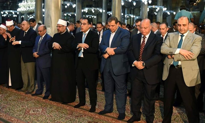 نيابة عن الرئيس السيسي: رئيس الوزراء يحضر صلاة الجمعة الأخيرة من رمضان بمسجد الحسين نيابة عن الرئيس السيسي: رئيس الوزراء يحضر صلاة الجمعة الأخيرة من رمضان بمسجد الحسين