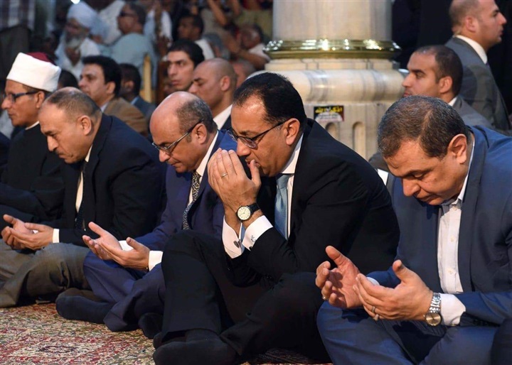 نيابة عن الرئيس السيسي: رئيس الوزراء يحضر صلاة الجمعة الأخيرة من رمضان بمسجد الحسين نيابة عن الرئيس السيسي: رئيس الوزراء يحضر صلاة الجمعة الأخيرة من رمضان بمسجد الحسين