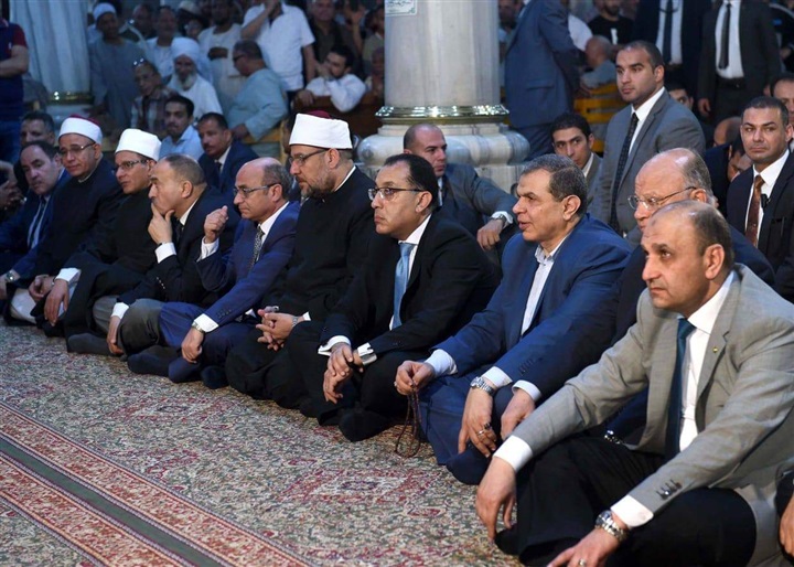 نيابة عن الرئيس السيسي: رئيس الوزراء يحضر صلاة الجمعة الأخيرة من رمضان بمسجد الحسين نيابة عن الرئيس السيسي: رئيس الوزراء يحضر صلاة الجمعة الأخيرة من رمضان بمسجد الحسين