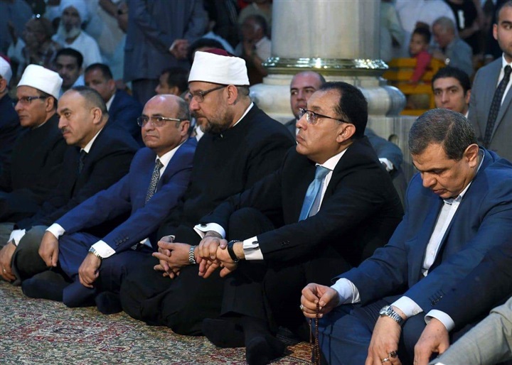 نيابة عن الرئيس السيسي: رئيس الوزراء يحضر صلاة الجمعة الأخيرة من رمضان بمسجد الحسين نيابة عن الرئيس السيسي: رئيس الوزراء يحضر صلاة الجمعة الأخيرة من رمضان بمسجد الحسين