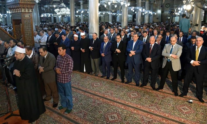 نيابة عن الرئيس السيسي: رئيس الوزراء يحضر صلاة الجمعة الأخيرة من رمضان بمسجد الحسين نيابة عن الرئيس السيسي: رئيس الوزراء يحضر صلاة الجمعة الأخيرة من رمضان بمسجد الحسين