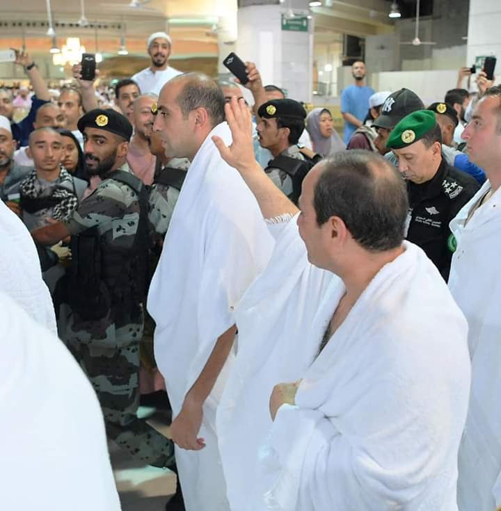 بالصور.. الرئيس السيسي يؤدي مناسك العمرة بمكة المكرمة 
