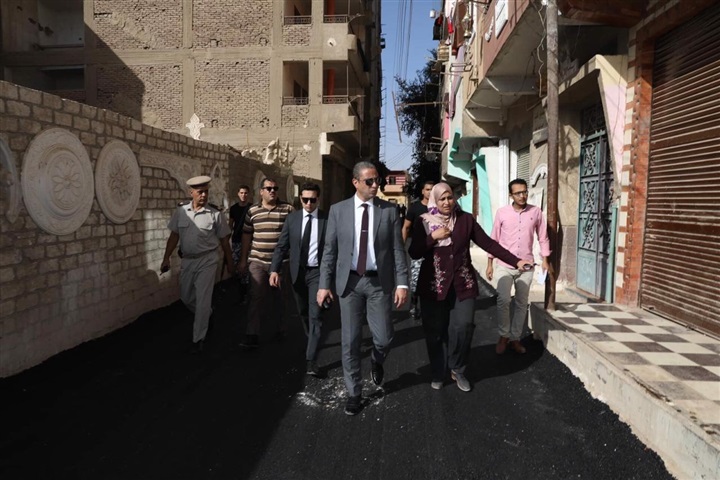 بالصور.. محافظ سوهاج يتفقد "مزرعة السجن"  تمهيداً لإنشاء محلات تجارية للشباب 