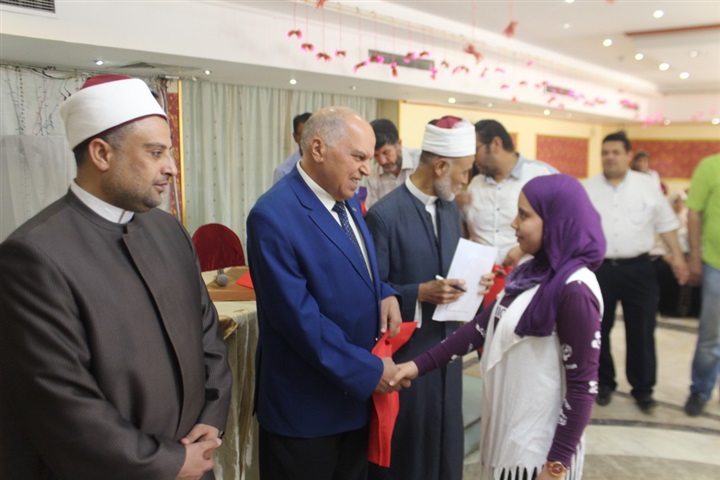 الزناتي يكرم حفظة القرآن الكريم من أبناء المعلمين