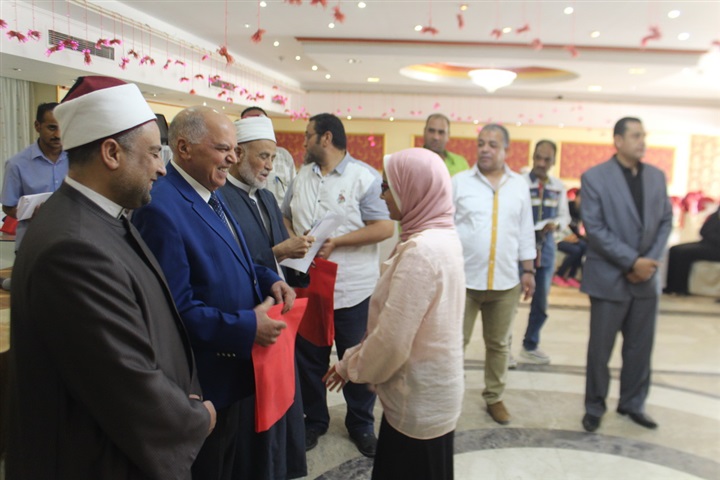 الزناتي يكرم حفظة القرآن الكريم من أبناء المعلمين