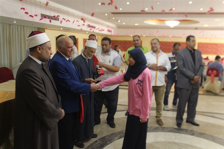 الزناتي يكرم حفظة القرآن الكريم من أبناء المعلمين