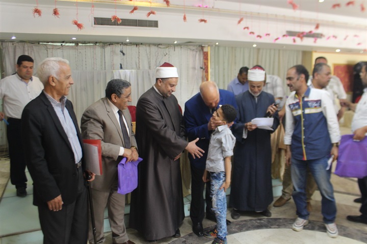 الزناتي يكرم حفظة القرآن الكريم من أبناء المعلمين