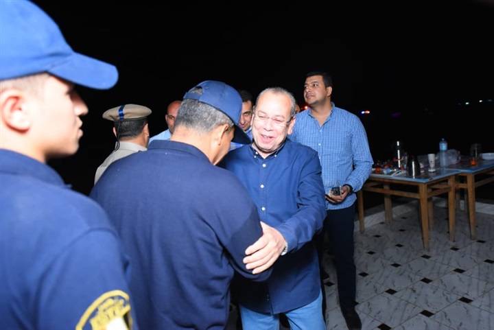 بالصور.. محافظ كفر الشيخ والقيادات الأمنية يتفقدون موقع انقلاب شاحنة محملة بأطنان الغاز..والدفع بـ3 أوناش لرفع أثار الحادث