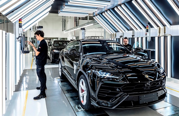 Lamborghini.. "الحظيرة الأصلية للثيران الرياضية" Lamborghini.. "الحظيرة الأصلية للثيران الرياضية"