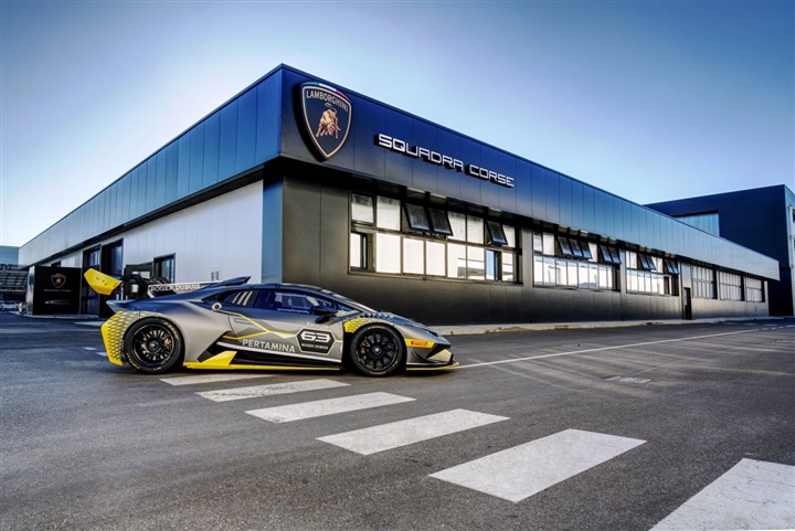 Lamborghini.. "الحظيرة الأصلية للثيران الرياضية" Lamborghini.. "الحظيرة الأصلية للثيران الرياضية"