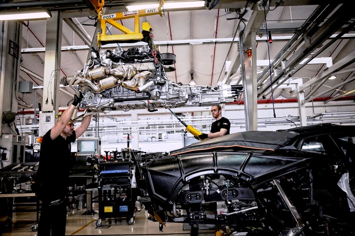 Lamborghini.. "الحظيرة الأصلية للثيران الرياضية" Lamborghini.. "الحظيرة الأصلية للثيران الرياضية"