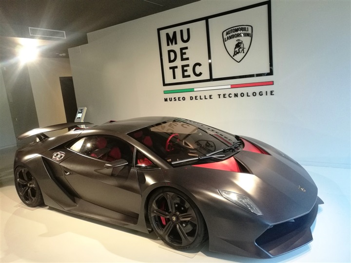 Lamborghini.. "الحظيرة الأصلية للثيران الرياضية" Lamborghini.. "الحظيرة الأصلية للثيران الرياضية"