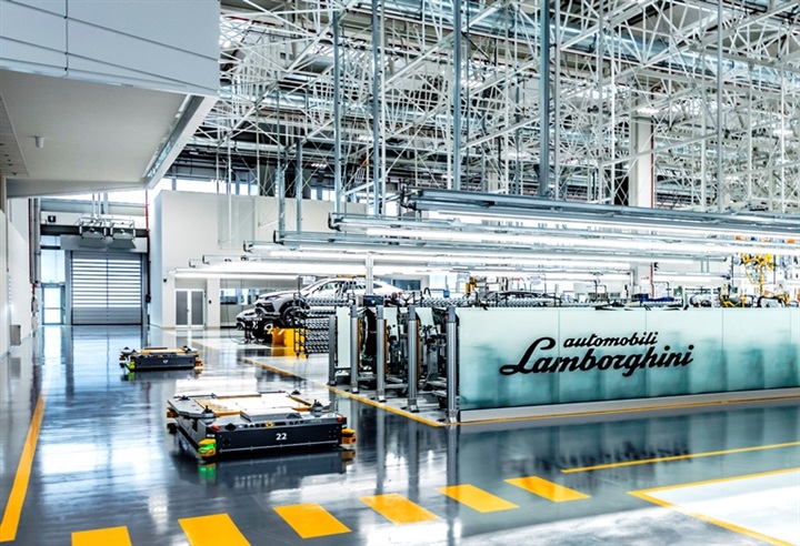 Lamborghini.. "الحظيرة الأصلية للثيران الرياضية" Lamborghini.. "الحظيرة الأصلية للثيران الرياضية"