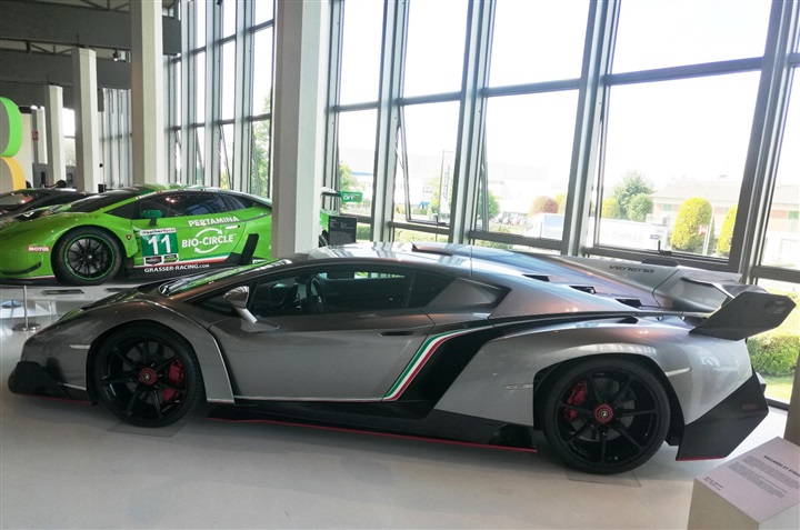 Lamborghini.. "الحظيرة الأصلية للثيران الرياضية" Lamborghini.. "الحظيرة الأصلية للثيران الرياضية"
